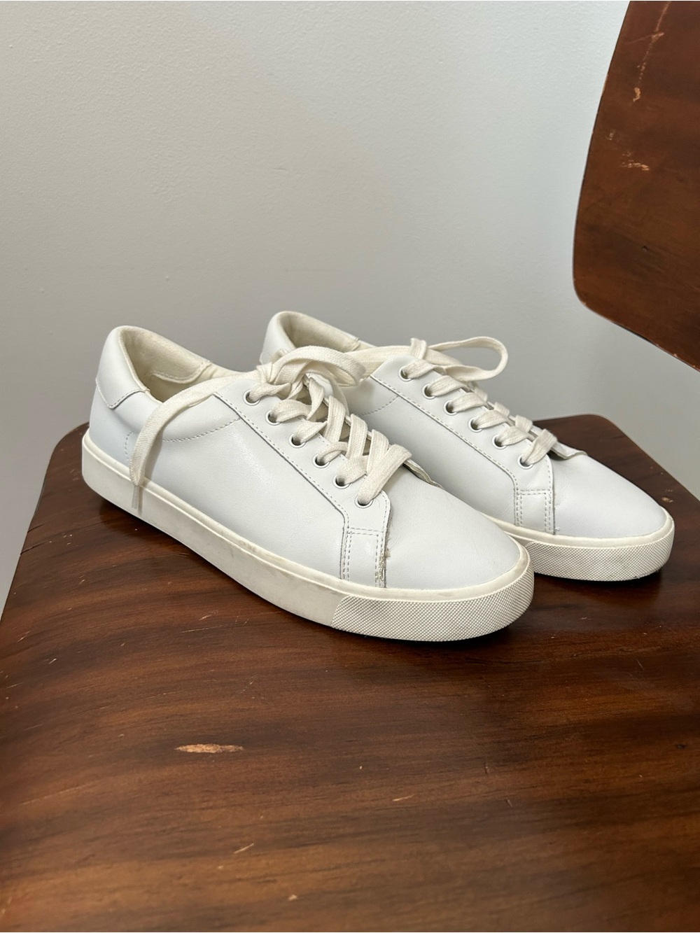 Sam Edelman ethyl Minimalist White Leather Low-Top Sneakers‎ 9.5